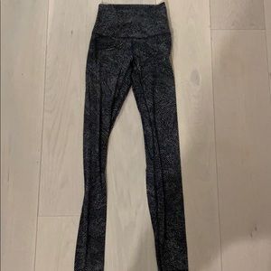 size 2, 28” align Lululemon leggings, worn once!